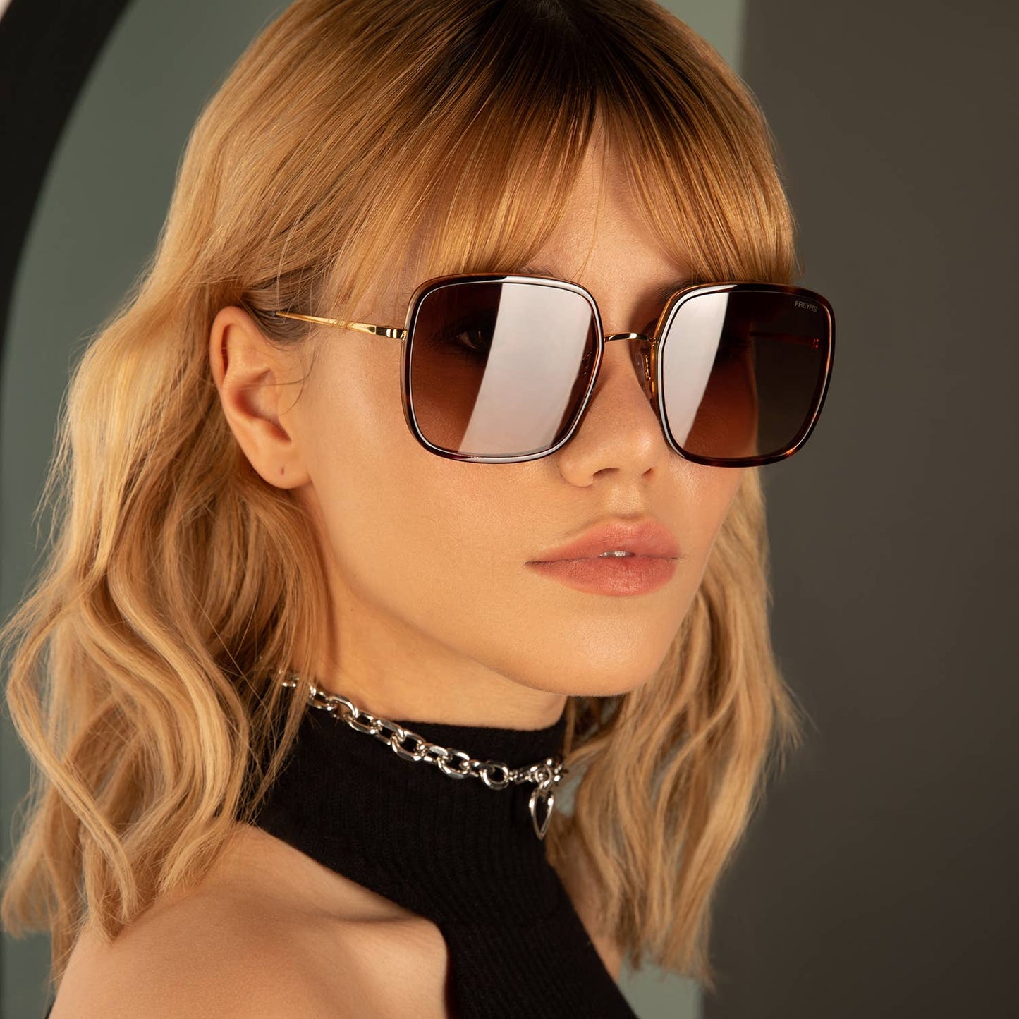 Cosmo Sunglasses: Brown